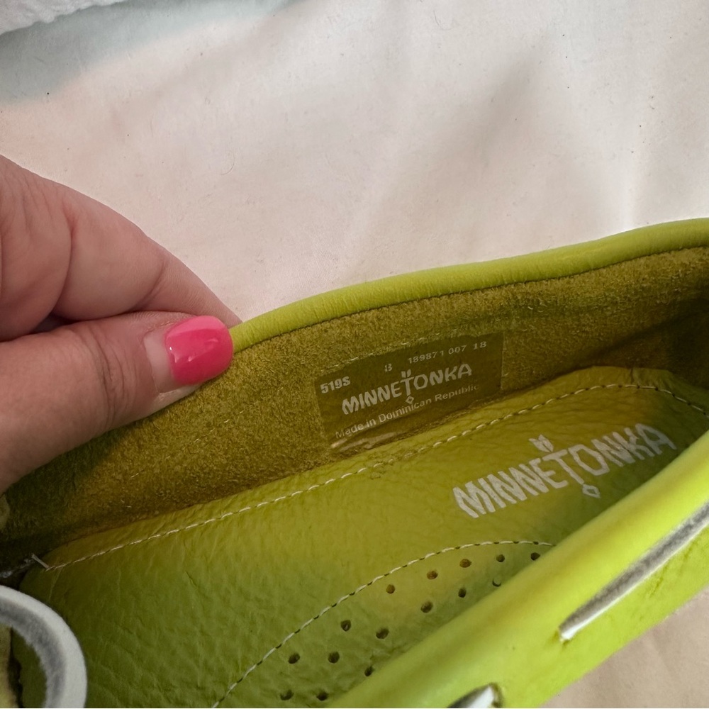 Minnetonka Lime Green Leather Moccasins Size 8 NWOT - Picture 2 of 6